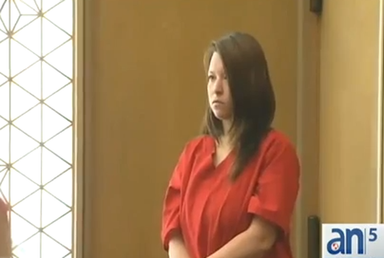 El juez le redujo la fianza a la mujer que saco a  sus hijos de la escuela sin el conocimiento del padre de los pequeños.