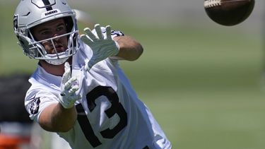 Fuente AP: Raiders extienden contrato de Renfrow por 2 años