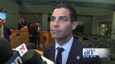 miami dio luz verde  para que el tema del alcalde fuerte sea incluido en la boleta para elecciones