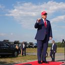 El presidente Donald Trump llega al lugar de una concentración en Dalton, Georgia, el 16 de octubre del 2026. (AP foto/Mark Schiefelbein)