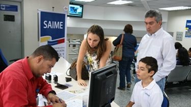 americateve | La inteligencia cubana es el autor del sistema para emitir las cédulas de identidad y los pasaportes en Venezuela.
