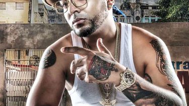 polemica: yulien ovideo no cree que haya una dictadura en cuba