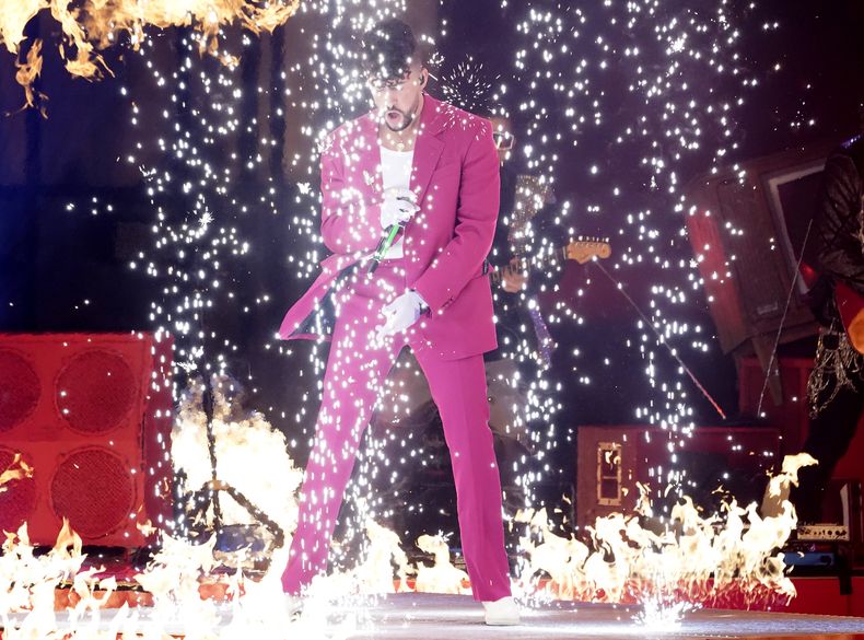 ARCHIVO - Bad Bunny se presenta en la 22a Entrega Anual del Latin Grammy en el MGM Grand Garden Arena de Las Vegas, el 18 de noviembre de 2021. (Foto AP/Chris Pizzello, archivo)