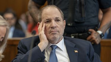 Harvey Weinstein comparece ante el tribunal penal de Manhattan para una audiencia preliminar el miércoles 1 de mayo de 2024 en Nueva York. Weinstein hizo su primera aparición en la corte desde que un tribunal de apelaciones anuló su condena por violación en 2020 la semana pasada. (David Dee Delgado/Pool Photo vía AP)