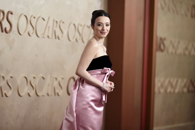Mikey Madison llega a los Oscar el domingo 2 de marzo de 2025 en el Teatro Dolby de Los Ángeles. (Foto Richard Shotwell/Invision/AP)