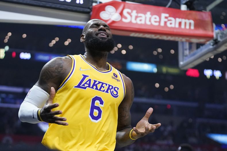 DEP-BAS LAKERS-CRISIS