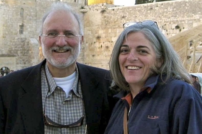 Judy Gross y Scott Gilbert, la esposa y el abogado del contratista, viajaron a La Habana tras la muerte de la madre de éste la semana pasada y luego de visitarlo en la cárcel alertaron por la fragilidad de su salud