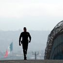 Trump desecha discurso, vuelve a arremeter contra migrantes