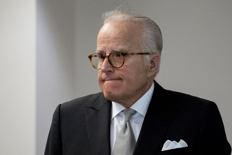 James Biden, hermano del presidente Joe Biden, sale de una entrevista privada con los republicanos de la Cámara de Representantes, en el Capitolio en Washington, el 21 de febrero de 2024. (Foto AP/ Andrés Harnik)