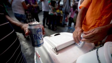 Cierre de plantas de Polar agravará escasez de cerveza
