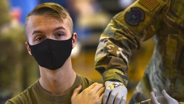 Miles de militares EEUU se niegan a vacunarse contra COVID