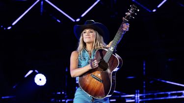 ARCHIVO - Lainey Wilson actúa durante el CMA Fest el sábado 8 de junio de 2024 en Nashville, Tennessee. (Foto Amy Harris/Invision/AP, archivo)