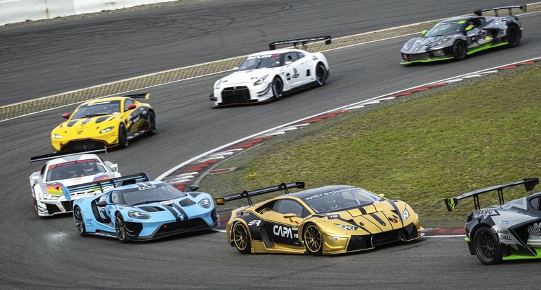 En esta imagen proporcionada por Sony Pictures, una escena de Gran Turismo. (Gordon Timpen/Sony Pictures vía AP)