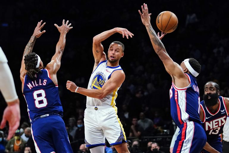 Curry anota 37, Durant 19 y Warriors apalean a Nets