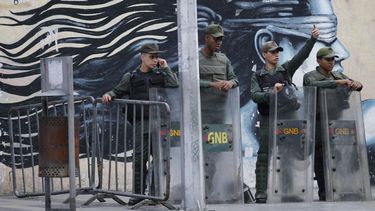 LO ÚLTIMO: Regresan a su casa a líder Leopoldo López