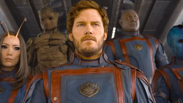 En esta imagen proporcionada por Marvel Studios, Pom Klementieff como Mantis, de izquierda a derecha, Groot (con la voz de Vin Diesel), Chris Pratt como Peter Quill/Star-Lord, Dave Bautista como Drax y Karen Gillan como Nebula en una escena de Guardians of the Galaxy Vol. 3. (Marvel-Disney vía AP)