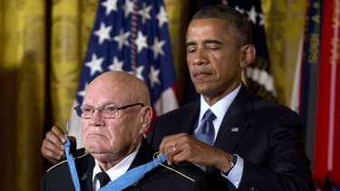 Obama condecora a 2 soldados con Medalla de Honor