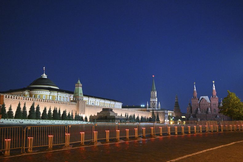 Una vista de la Plaza Roja vacía en Moscú, Rusia, el sábado 24 de junio de 2023. (AP Foto)