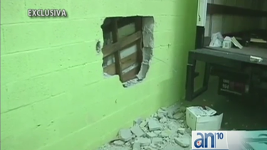 ladrones tumbaron la pared en un negocio de licores en hialeah