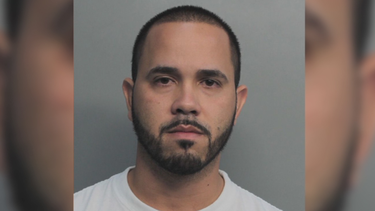 arrestan a residente de hialeah gardens por voyerismo