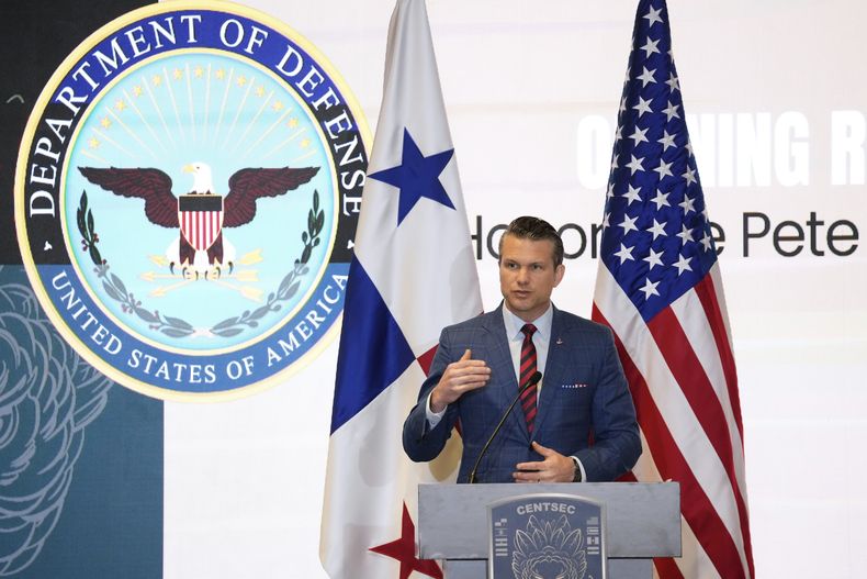 El secretario de Defensa de Estados Unidos, Pete Hegseth, habla durante la Conferencia de Seguridad Centroamericana en la Ciudad de Panamá, el miércoles 9 de abril de 2025. (Foto AP/Matías Delacroix)