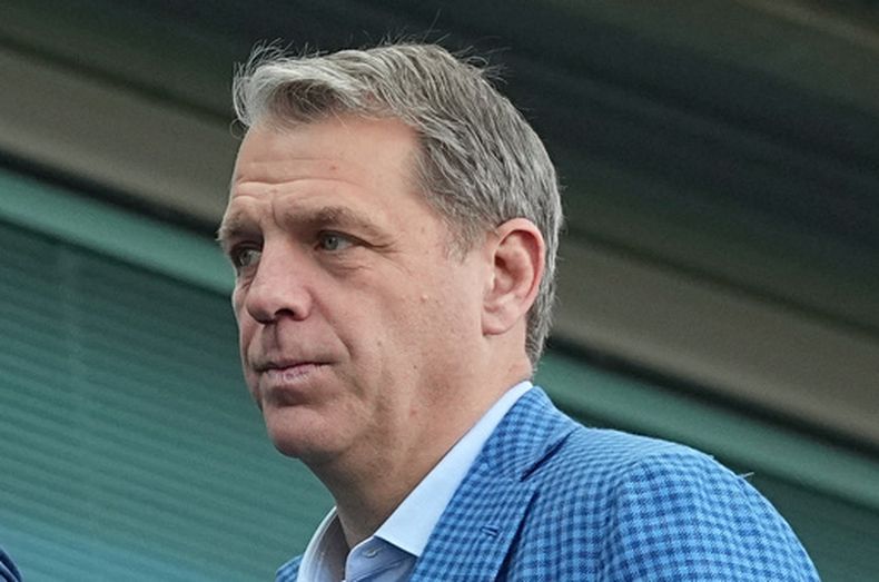 ARCHIVO - Todd Boehly, dueño de Chelsea, durante el partido entre Chelsea y Leicester en la Liga Premier, el 9 de marzo de 2025. (AP Foto/Dave Shopland)