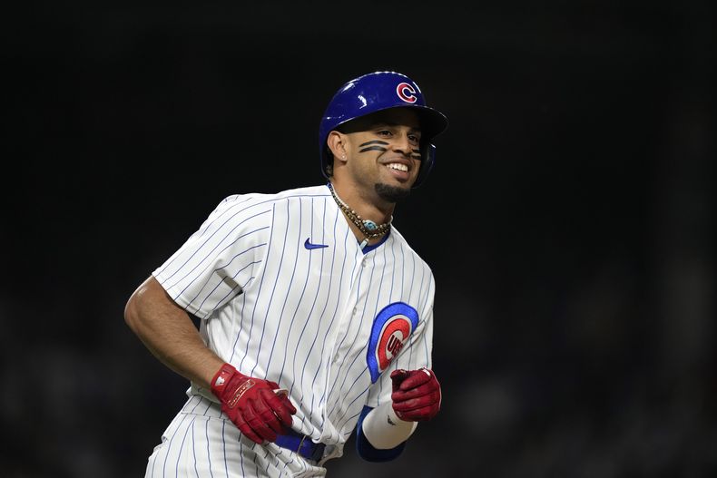 El dominicano Christopher Morel sonríe tres batear un jonrón en el juego del martes 23 de mayo de 2023, ante los Mets de Nueva York (AP Foto/Charles Rex Arbogast)