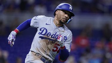 Betts suma 2 jonrones; Dodgers vencen a Marlins en la 10ma