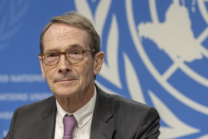 Erik Mose, presidente de la Comisión Independiente de Investigación de la ONU sobre Ucrania, habla sobre la publicación de un extenso reporte por parte de la comisión durante una conferencia de prensa en la sede de la ONU en Ginebra, el lunes 25 de septiembre de 2023. (Magali Girardin/Keystone vía AP)