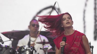 Nicole Zignago, de Perú, durante su concierto en el Festival Tecate Emblema en la Ciudad de México el viernes 17 de mayo de 2024. (Foto AP/Fernando Llano)