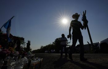 Costoso plan fronterizo en Texas no frena cruces migrantes