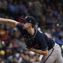 Peralta domina y Cerveceros ganan 1-0 a Bravos