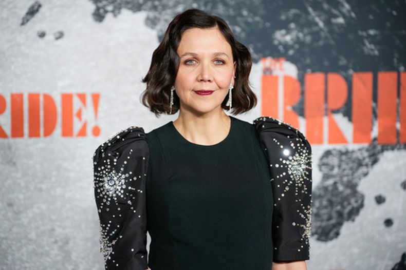 ARCHIVO - La directora Maggie Gyllenhaal aparece en el estreno de The Bride! en Nueva York el 3 de marzo de 2026. (Foto Charles Sykes/Invision/AP, archivo)