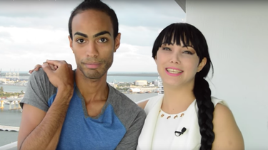 el youtuber pollito tropical entrevista a la cantante cubana dayami la musa