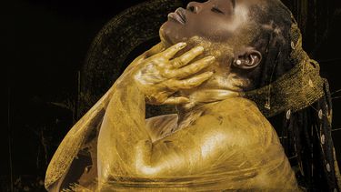 En esta imagen proporcionada por Brownswood Recordings, la portada de Alkemi de Daymé Arocena. (Brownswood Recordings vía AP)