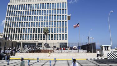 EEUU suspende visas y retira personal de su embajada en La Habana