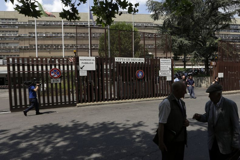 ARCHIVO - Una imagen del exterior del tribunal de Roma, tomada el viernes 28 de junio de 2013. (AP Foto/Alessandra Tarantino)