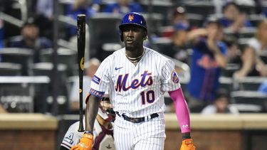 ARCHIVO - Ronny Mauricio de los Mets de Nueva York tras batear un jonrón ante los Diamondbacks de Arizona, el 12 de septiembre de 2023. (AP Foto/Frank Franklin II)