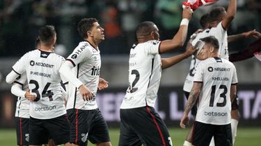 Paranaense acaba con dominio de Palmeiras y va a la final