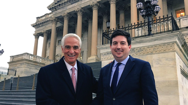 director de campana de charlie crist  es arrestado luego de un aparente incidente domestico