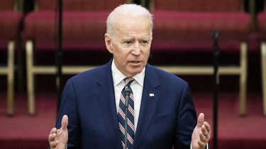 Biden pide a Sanders descalificar malos comportamientos