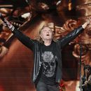 ARCHIVO - Fher Olvera, de la banda mexicana Maná, durante su presentación en el festival Vive Latino en la Ciudad de México el 17 de marzo de 2024. (Foto AP/Ginnette Riquelme, archivo)