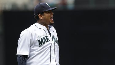 americateve | El pitcher abridor de los Marineros de Seattle, F&eacute;lix Hern&aacute;ndez, durant su partido contra los Indios de Cleveland, el 29 de junio de 2014 en Seattlel, EEUU. (AP Photo/Ted S. Warren)
