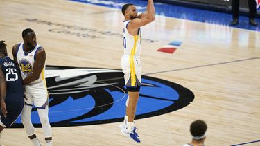 Curry y los Warriors toman ventaja de 3-0 sobre Mavericks
