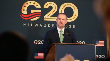 El representante comercial de Estados Unidos, Jamieson Greer, habla en una conferencia de prensa el 1 de octubre de 2026, en la reunión del G20 en Milwaukee, Wisconsin. (AP Foto/Kayla Wolf)
