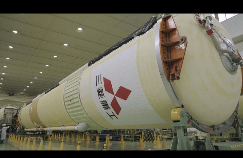En esta imagen, tomada de un video, se muestra el cohete H2A de Mitsubishi Heavy Industries en Tobishima, Japón, el 25 de septiembre de 2024. (AP Foto)
