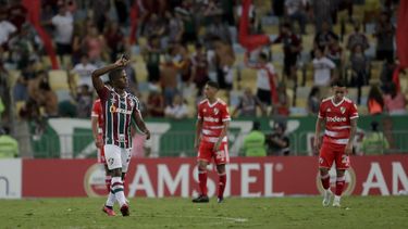 Jhon Arias, del Fluminense de Brasil, festeja tras anotar ante River Plate de Argentina, el martes 2 de mayo de 2023, en la Copa Libertadores (AP Foto/Bruna Prado)