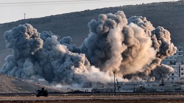 eeuu anuncio que 16 ataques aereos alcanzaron a multiples objetivos del estado islamico en siria