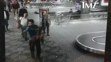 publican primer video de esteban santiago disparando a sus victimas en fort lauderdale
