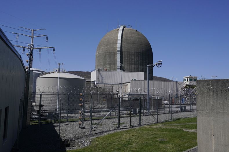 ARCHIVO - El reactor Unit 2 de la Central Nuclear de Indian Point en Buchanan, Nueva York, el 26 de abril de 2021, casi un año después de que cesó sus operaciones. (AP Foto/Seth Wenig, Archivo)